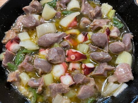 オリーブオイル(スペイン産)を使った砂肝アヒージョ